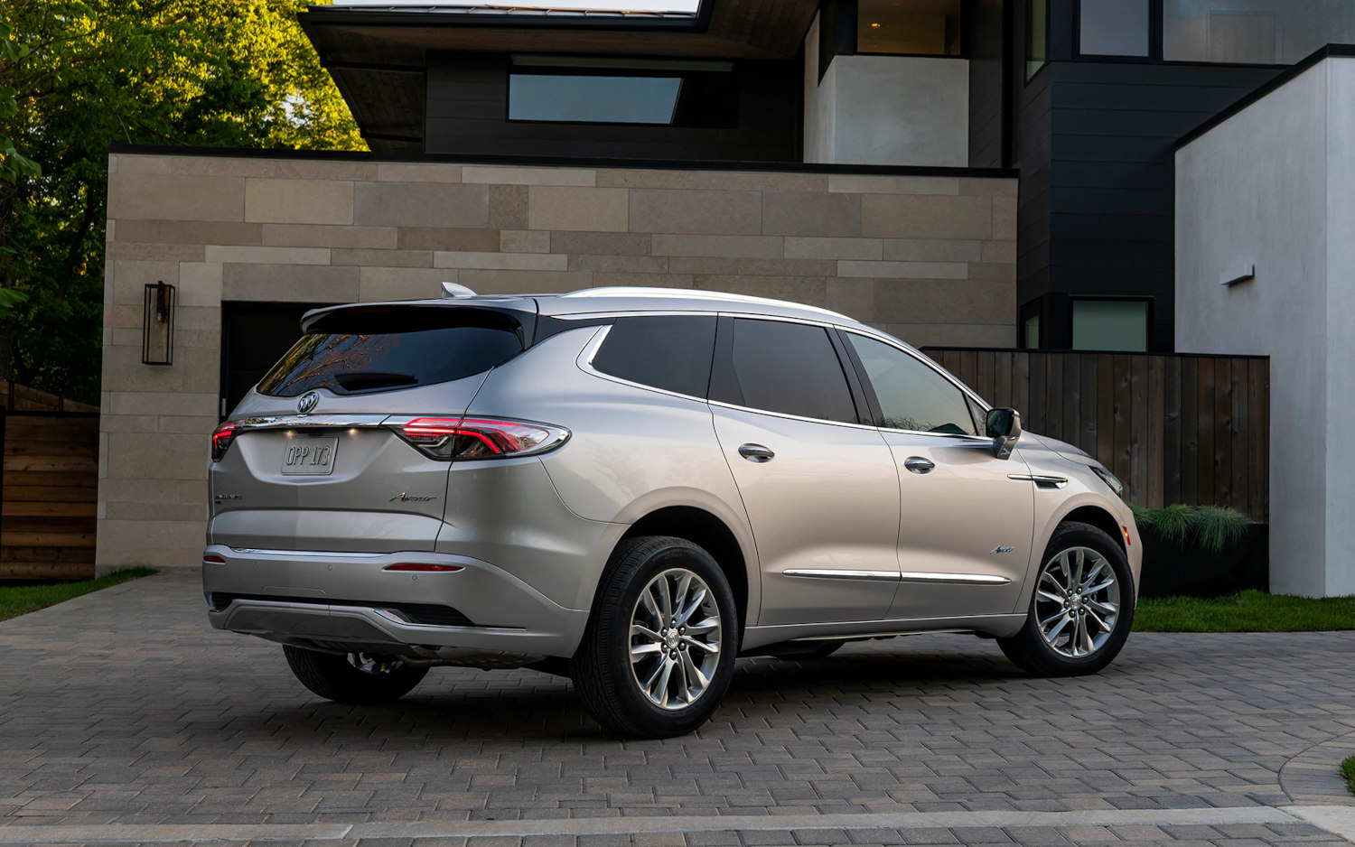 Buick Enclave Avenir 2022 SUV Drive